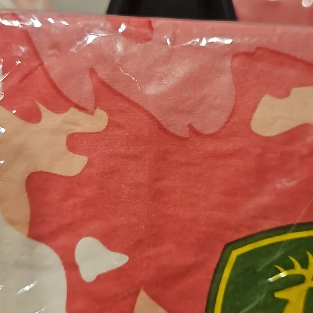 John Deere NWT Pink Camo Dessert Paper Plates & Napkins 6 Plates & 5 Napkins